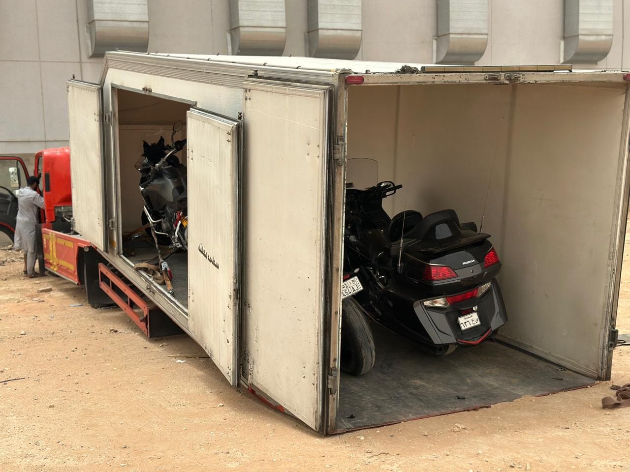   سطحة مغلقة بين المدن